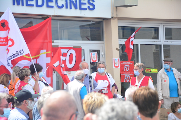 In June 2020, health care workers rallied outside Montceau hospital to protest bed closures and demand more funding.